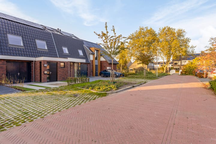 Foto 2 van Hoefsmid 5