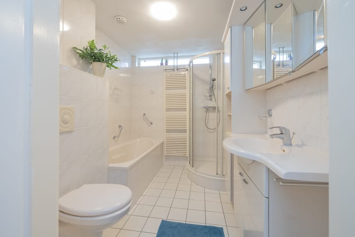 Photo 22 of M H Tromplaan 33