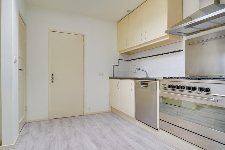 Foto 13 van Van der Helststraat 10