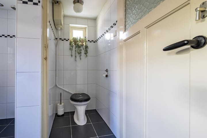 Photo 20 of Rozenstraat 8