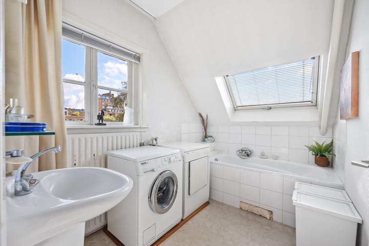 Photo 38 of Oosteinde 194