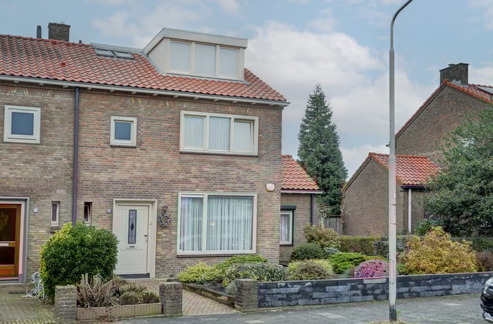 Photo 1 of Treubstraat 28