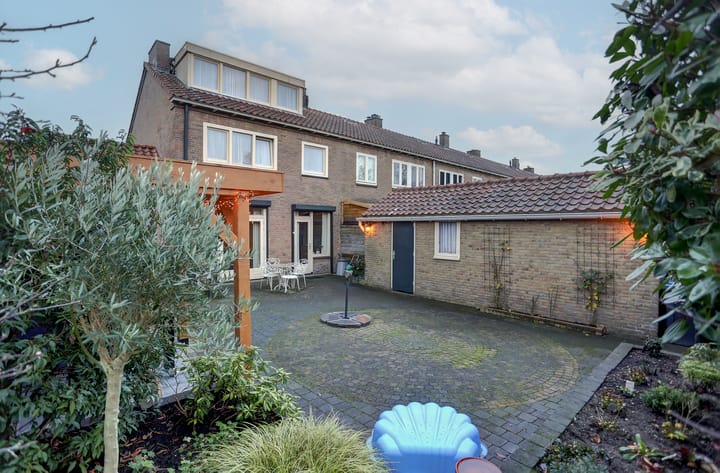 Photo 22 of Treubstraat 28