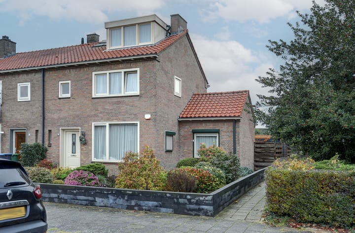 Photo 23 of Treubstraat 28