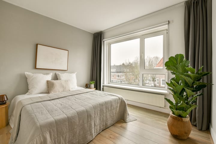 Photo 3 of Johannes van der Waalsstraat 2-2