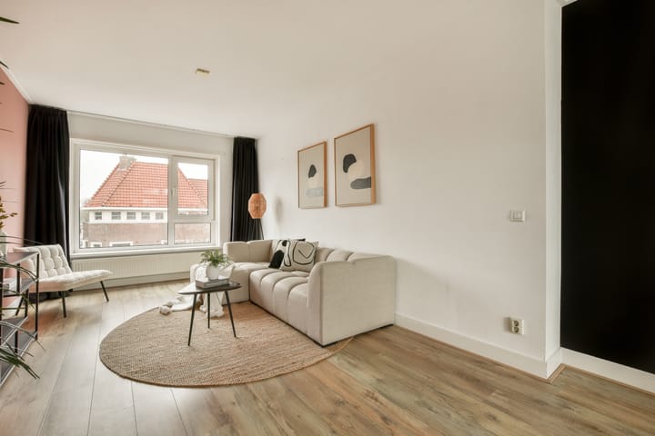 Photo 7 of Johannes van der Waalsstraat 2-2