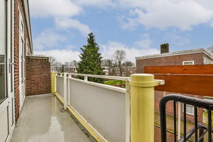 Photo 13 of Johannes van der Waalsstraat 2-2