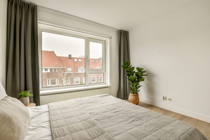 Photo 15 of Johannes van der Waalsstraat 2-2