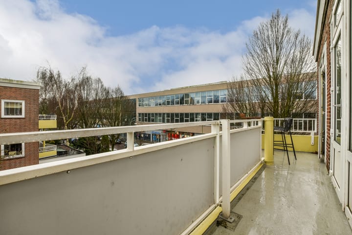 Photo 14 of Johannes van der Waalsstraat 2-2