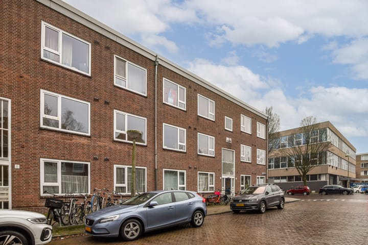 Photo 24 of Johannes van der Waalsstraat 2-2