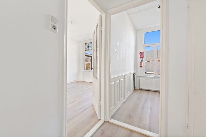 Photo 17 of Loosduinseweg 997-A