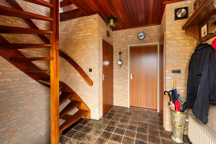 Foto 18 van van Weesstraat 9