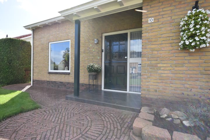 Foto 8 van Van Sytzamawei 10