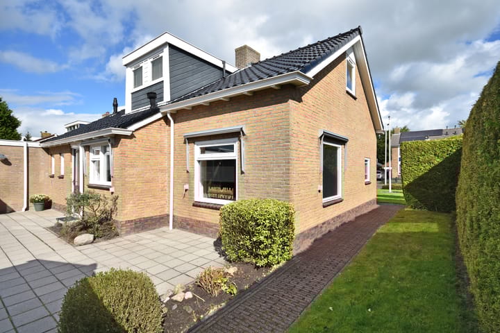 Foto 11 van Van Sytzamawei 10