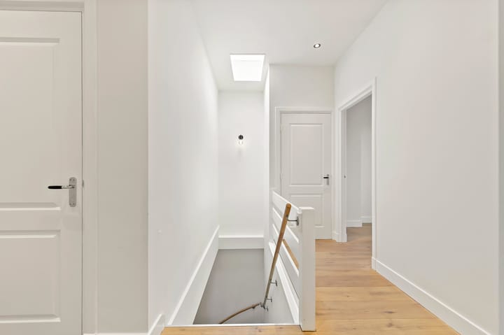 Foto 5 van Caan van Necklaan 184