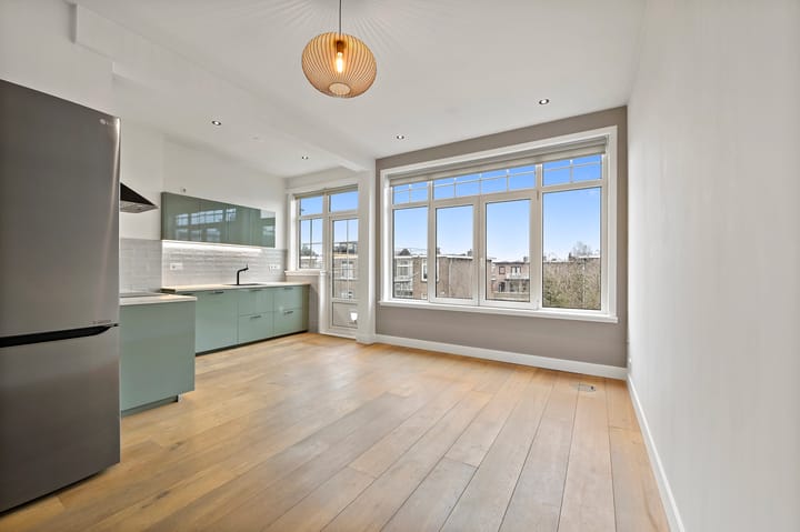 Foto 11 van Caan van Necklaan 184