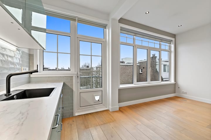 Foto 14 van Caan van Necklaan 184