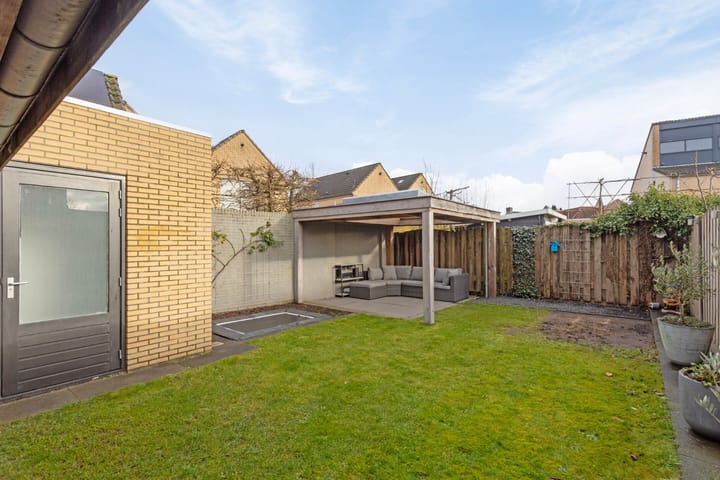 Foto 27 van Weth. Van Hunselstraat 1