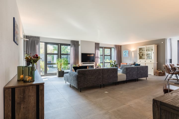 Foto 15 van Zuidewijn 56