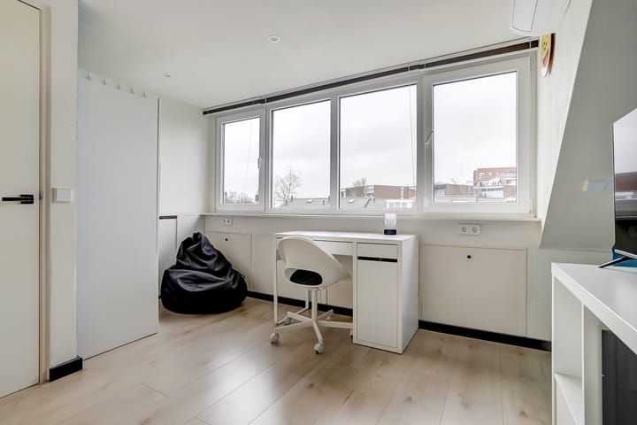 Photo 36 of Aert Swaensstraat 7