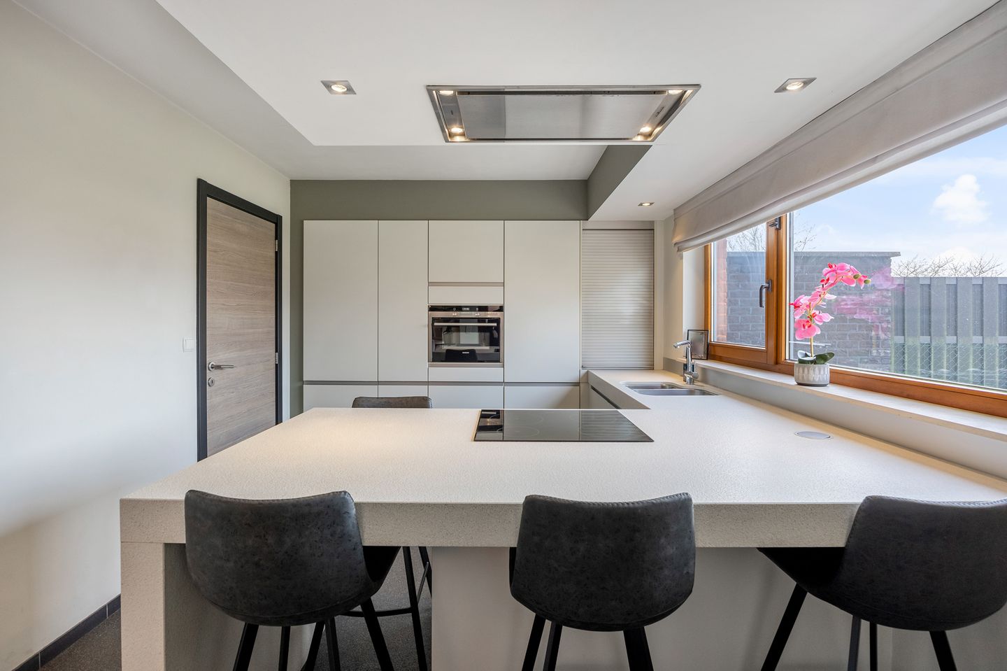 Foto 20 van Burgemeester Dewalquestraat 36