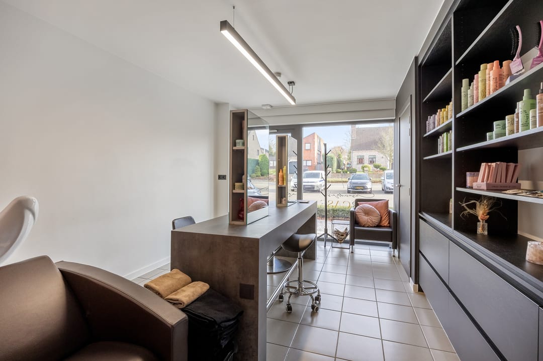 Foto 22 van Burgemeester Dewalquestraat 36