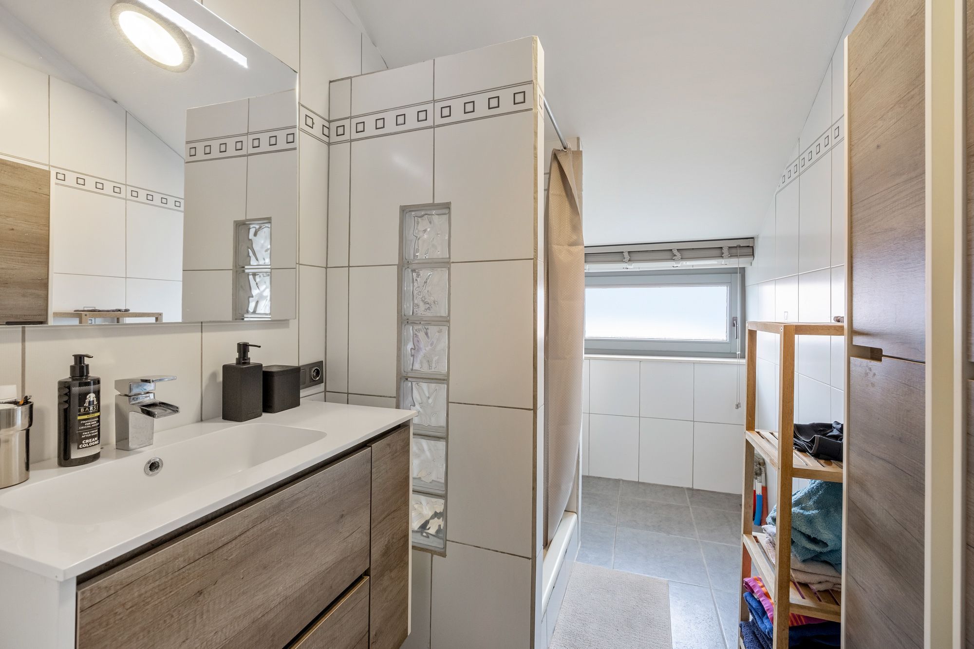 Foto 27 van Burgemeester Dewalquestraat 36