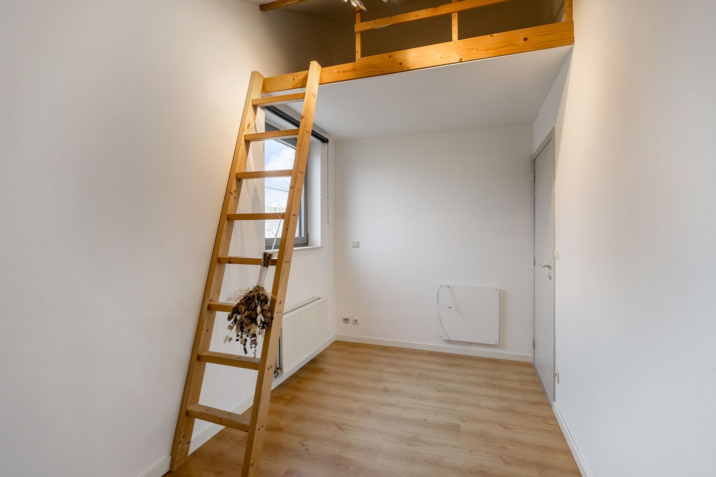 Foto 29 van Burgemeester Dewalquestraat 36