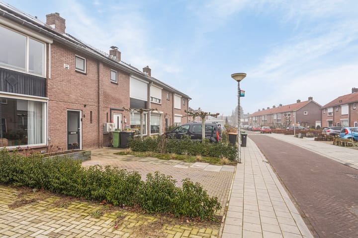 Foto 28 van Leeuwerikstraat 9