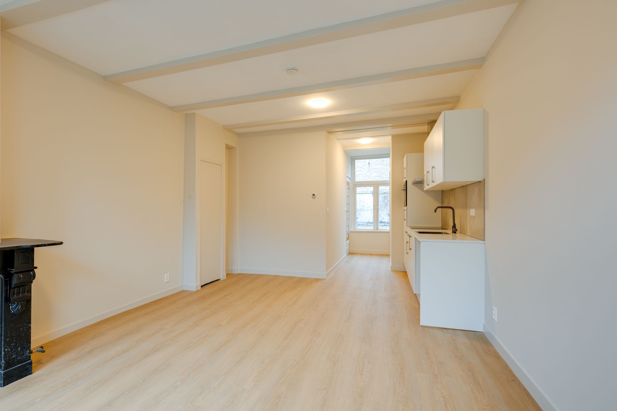 Photo 6 of Kort Rapenburg 15-A