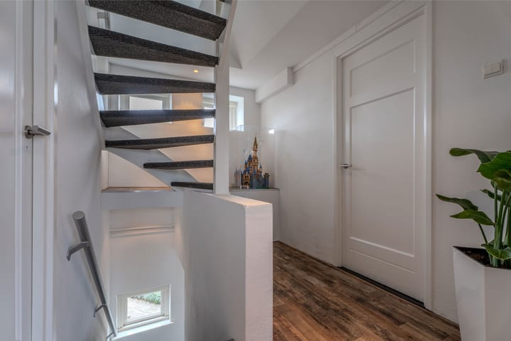 Foto 27 van Menadostraat 21