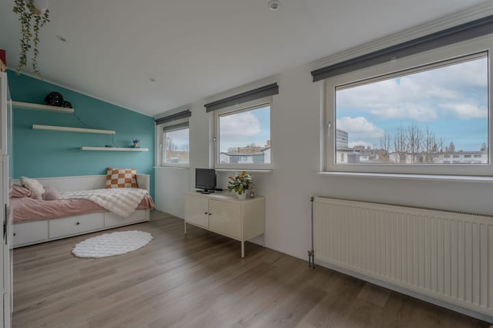 Foto 38 van Menadostraat 21