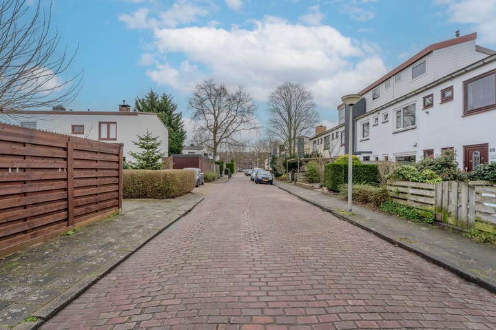 Foto 47 van Menadostraat 21