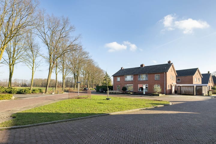 Photo 2 of Schoolveldstraat 3