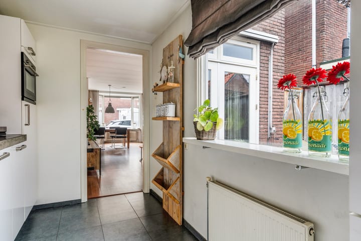 Foto 15 van Van Riebeekstraat 78