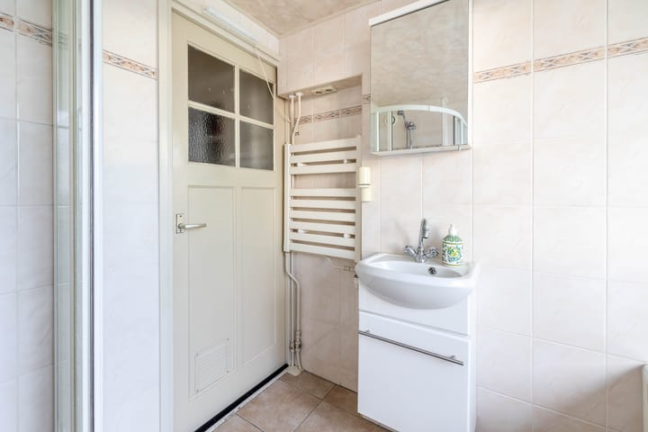 Foto 24 van Middenweg 17