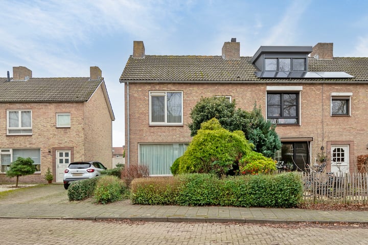 Bekijk foto van Larikslaan 10