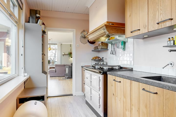 Photo 6 of Wilhelminastraat 34