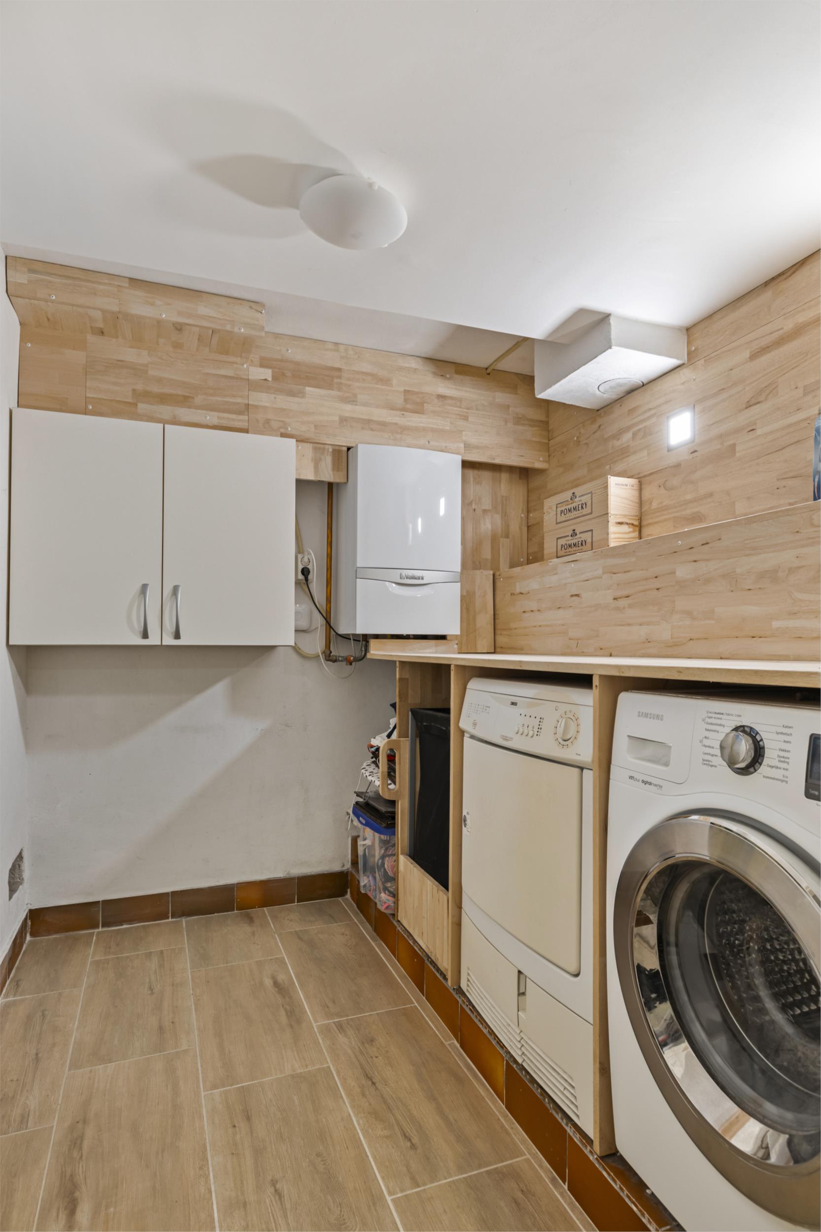 Photo 48 of Van Zuylen van Nijeveltstraat 114