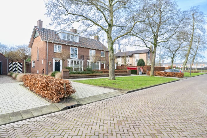 Photo 1 of Burgemeester van Grotenhuisstraat 4