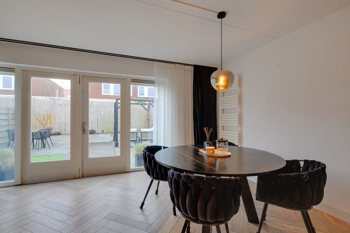 Foto 18 van Den Bommelstraat 7