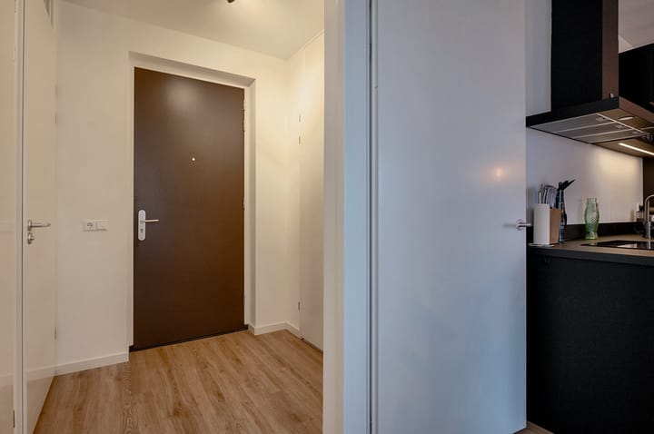 Photo 6 of Waldorpstraat 1654