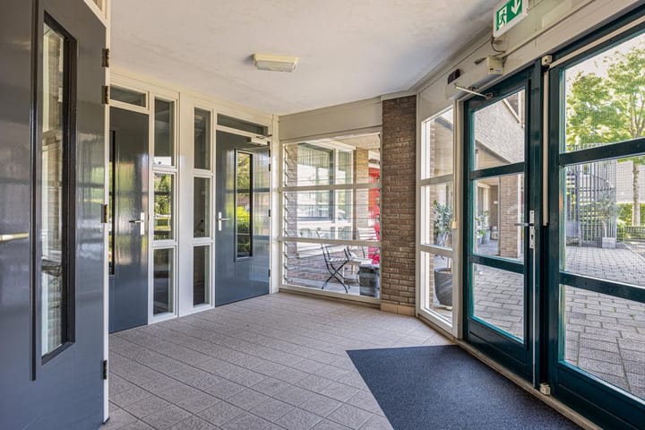 Foto 8 van Brederostraat 1-12