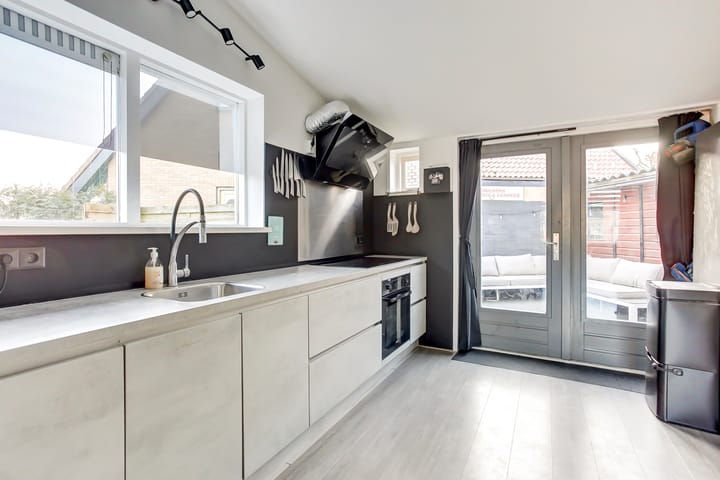 Photo 15 of Sint Odulphusstraat 1