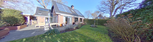Aanzicht woning vanuit tuin