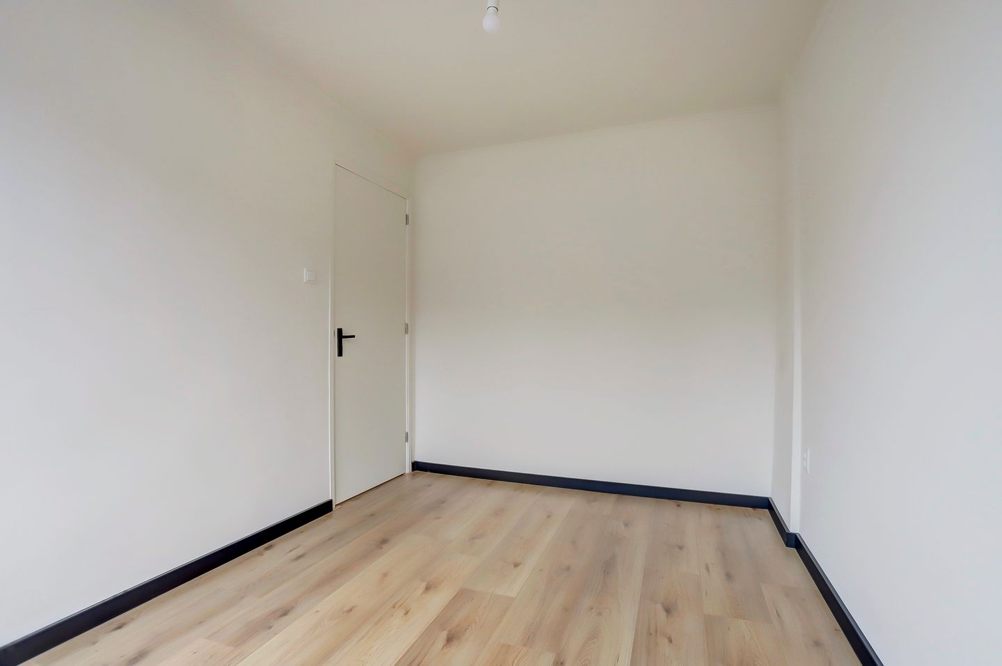 Photo 14 of Wolfstraat 37