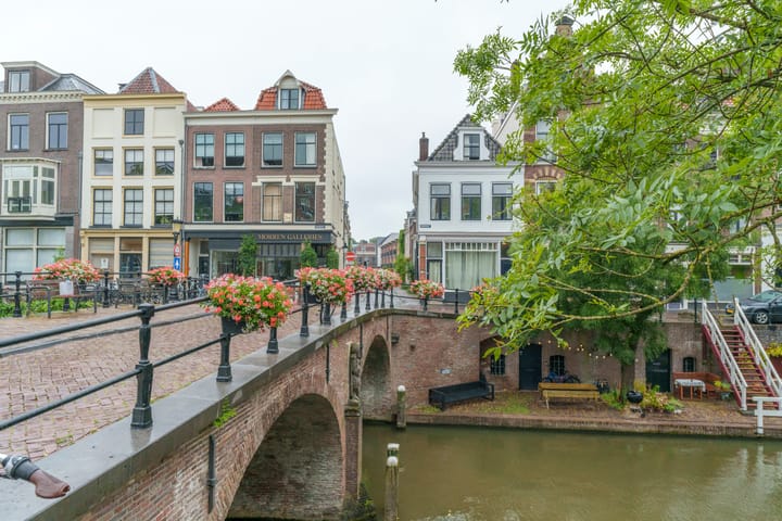 Foto 23 van Oudegracht 327