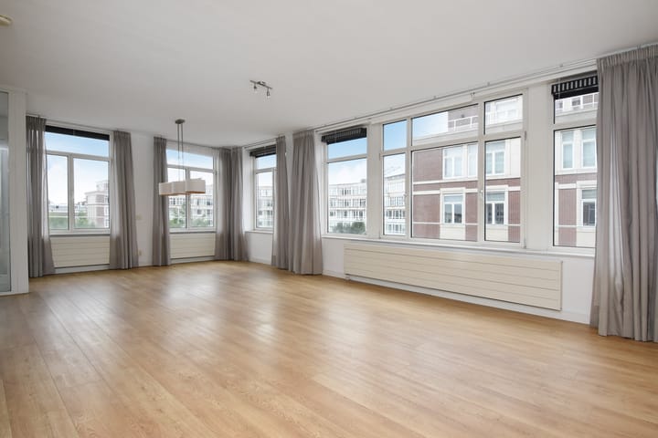 Foto 2 van Burgemeester De Monchyplein 215