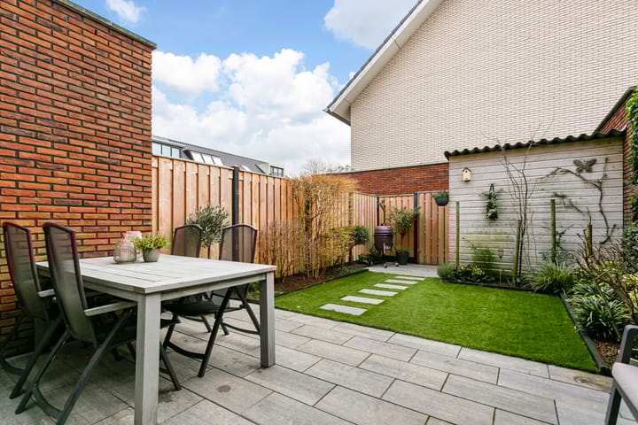 Photo 37 of Emile Hullebroeckstraat 19