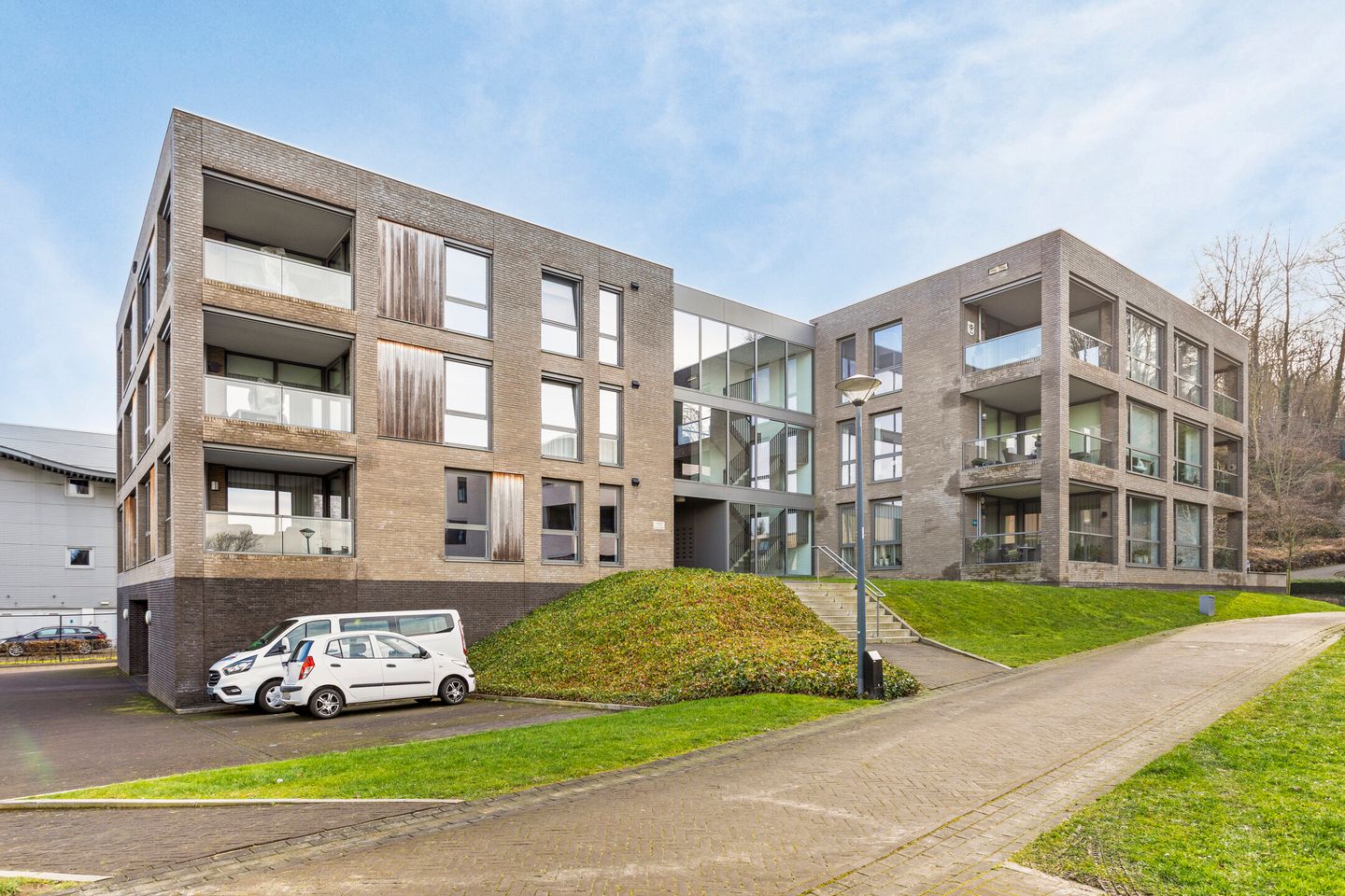 Foto 1 van Diepenallee 35